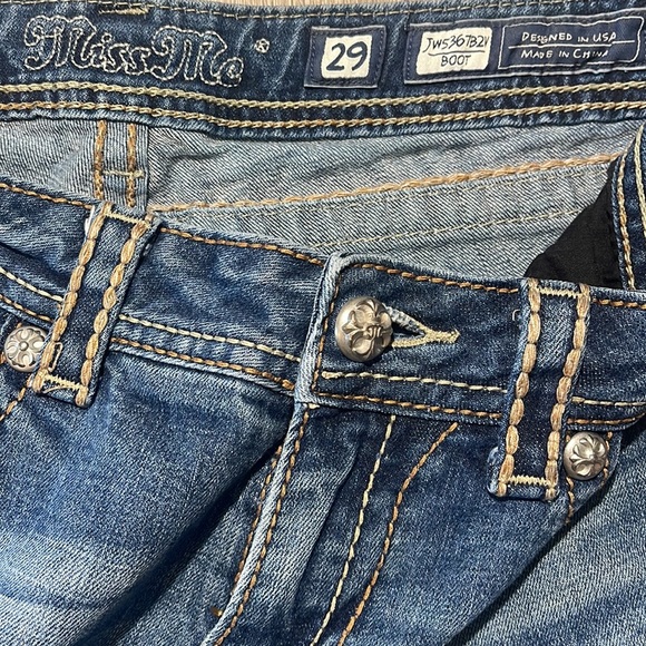 Miss Me Boot Distressed Low Rise | Size 29 - Picture 9 of 16